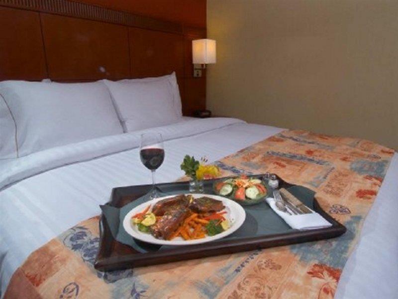 Albuquerque Crowne Plaza By Ihg Hotel Room photo