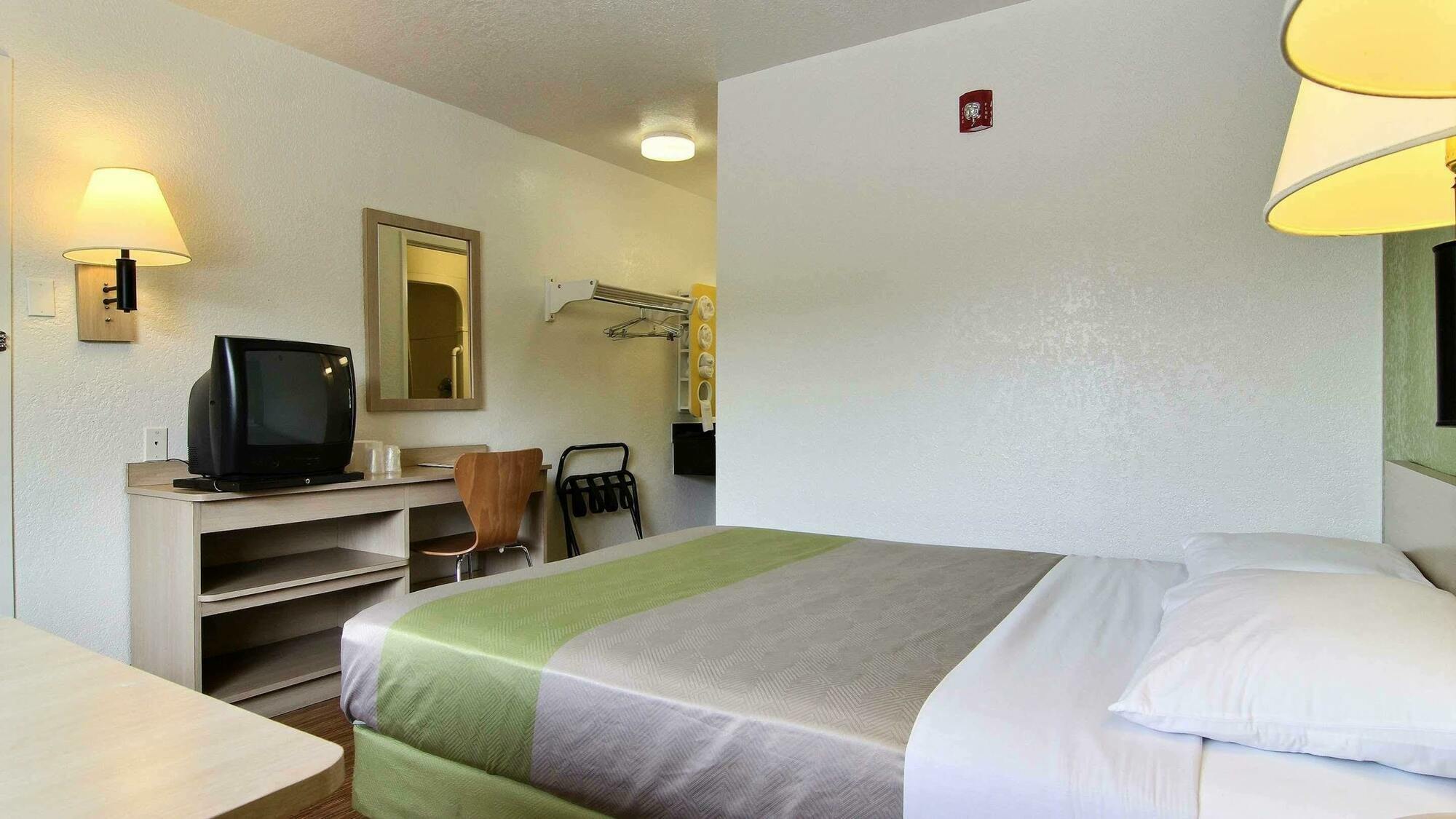 Albuquerque Crowne Plaza By Ihg Hotel Exterior photo