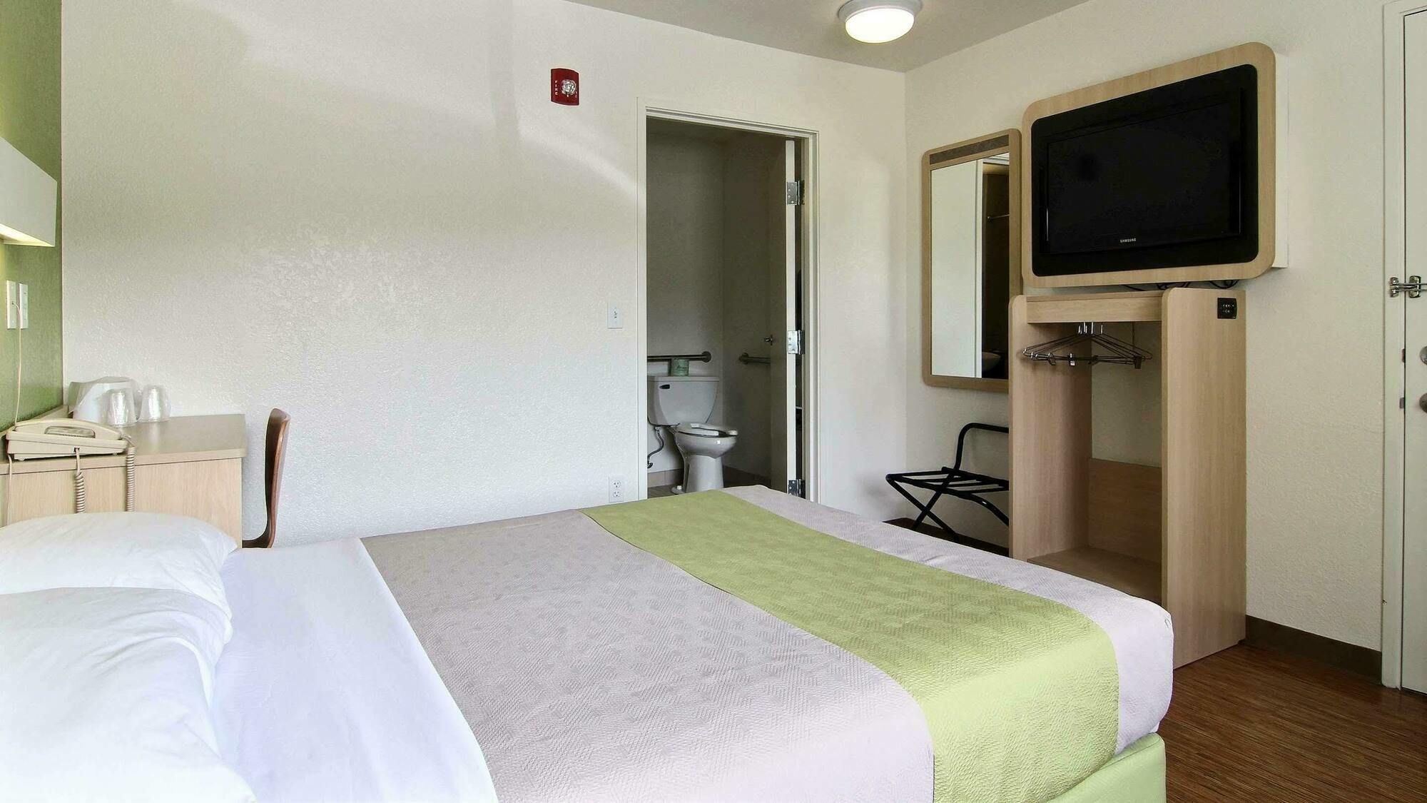 Albuquerque Crowne Plaza By Ihg Hotel Exterior photo
